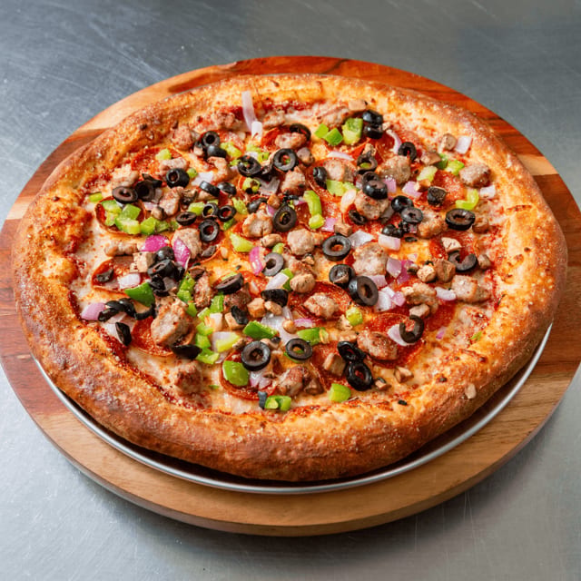 Vinny's Combo Pizza 14” Large.